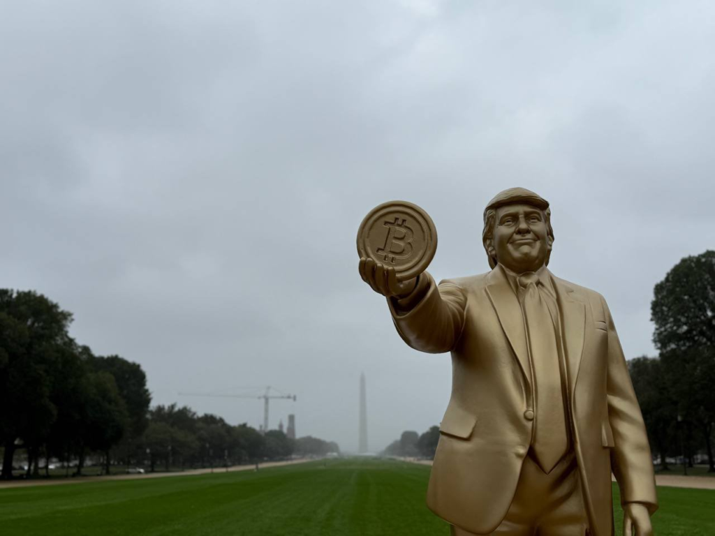 Golden Trump Statue